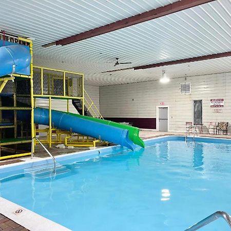 Camp Inn Lodge Au Sable 외부 사진