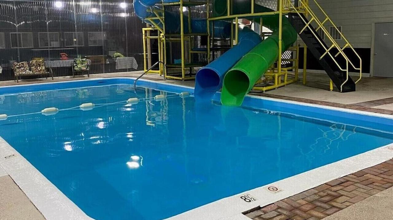 Camp Inn Lodge Au Sable 외부 사진