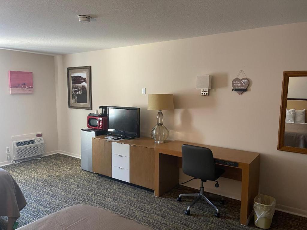 Camp Inn Lodge Au Sable 외부 사진