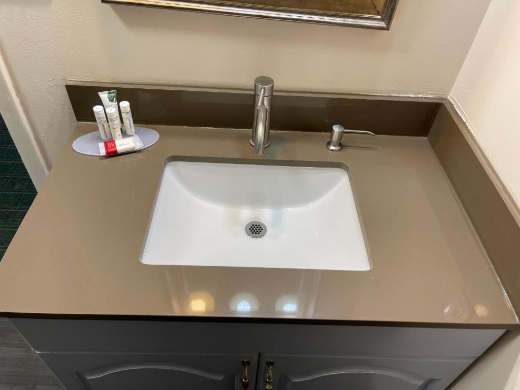 Camp Inn Lodge Au Sable 외부 사진