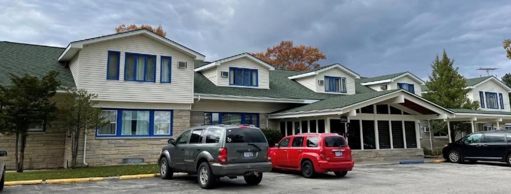 Camp Inn Lodge Au Sable 외부 사진