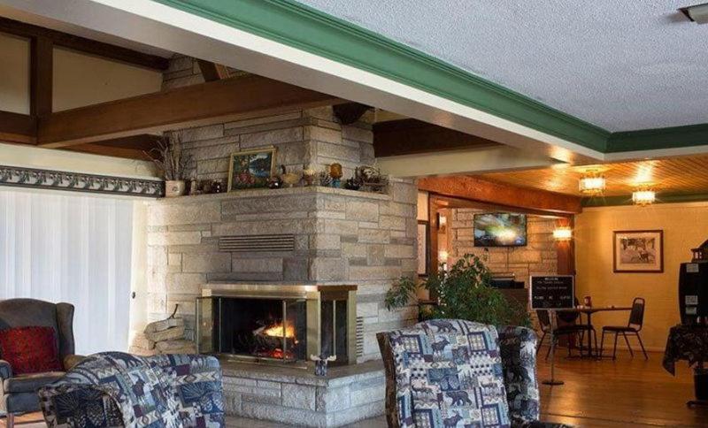 Camp Inn Lodge Au Sable 외부 사진