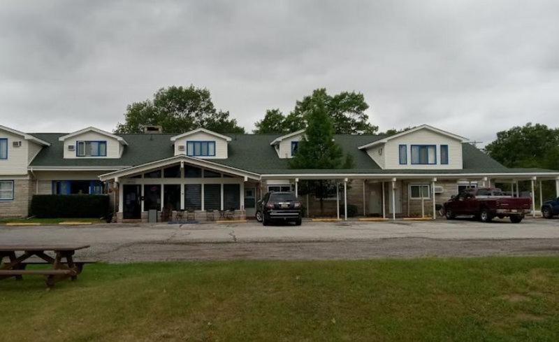 Camp Inn Lodge Au Sable 외부 사진